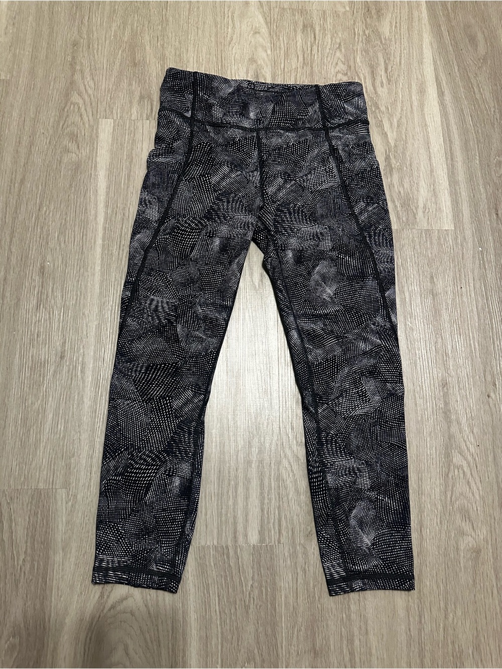 lululemon Time to sweat crop 23” Leggings velocity mesh island mist black Size 8